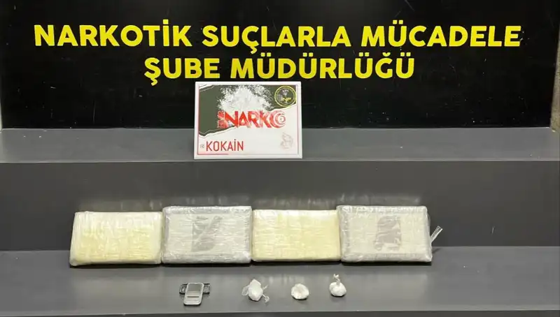 İzmir'de Uyuşturucu Operasyonunda Büyük Çöküş: 10 Kişi Gözaltında