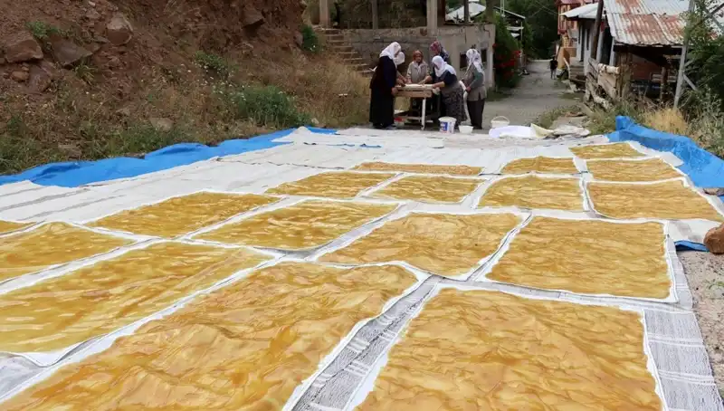 Kışın Sofralarındaki Gelenek: Dev Kazanlarda Odun Ateşiyle Hazırlanan Lezzetler