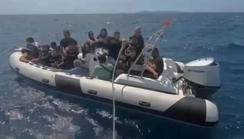 Türkiye Açıklarında 15 Düzensiz Göçmen Kurtarıldı, Kurtarma Operasyonu Detayları
