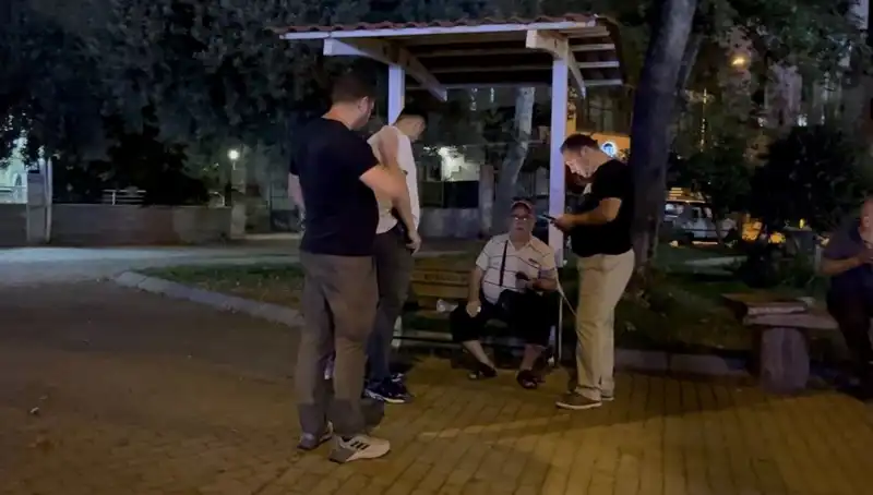 Görme Kaybı Olan Adamın Telefonu Çalındı: Güvenlik Kamerası Anbean Kaydetti