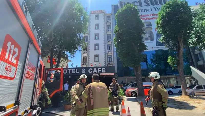 Fatih'te Bir Otel Yemekhanesinde Çıkan Yangın Korkuttu!