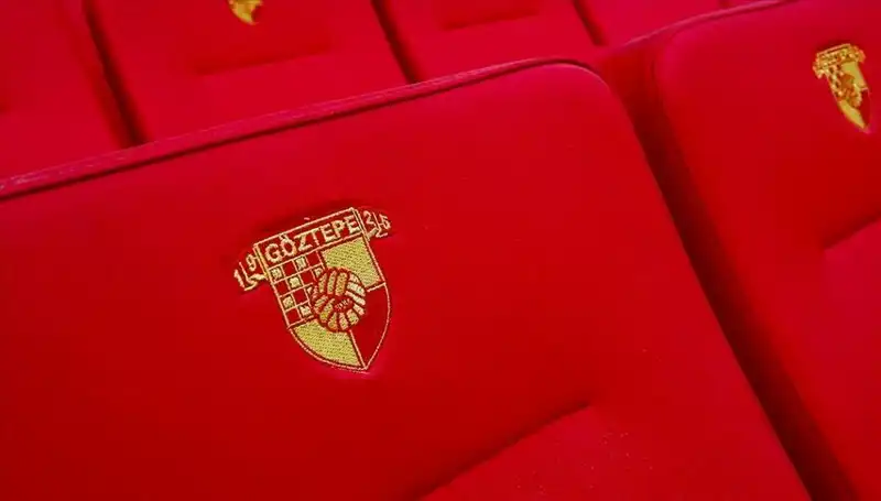 Göztepe, Junior Olaitan ile Yeni Bir Dönem Başlatıyor