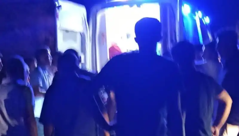 Sırasında Haberler: Yaralı Sürücü Uçuruma Yuvarlanan Aracın İçinde Kaldı