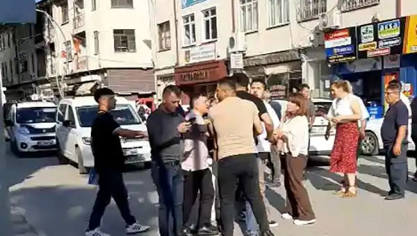 Gazinin Trafikte Darp Edilmesi Anları Kameralara Yansıdı!