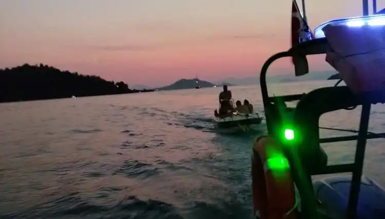 Fethiye Açıklarında Tehlike Anı: Sürüklenen Teknedeki 4 Kişi Kurtarıldı!