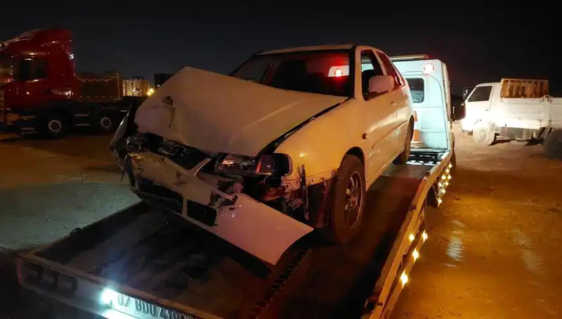 Kamyonet ve Otomobil Çarpıştı: Trafik Kazasında 1 Yaralı