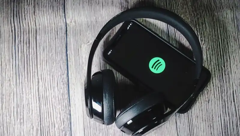 Yapay Zeka Tehlikesi: Spotify Ölü Sanatçıların Sesini Yeniden Canlandırıyor