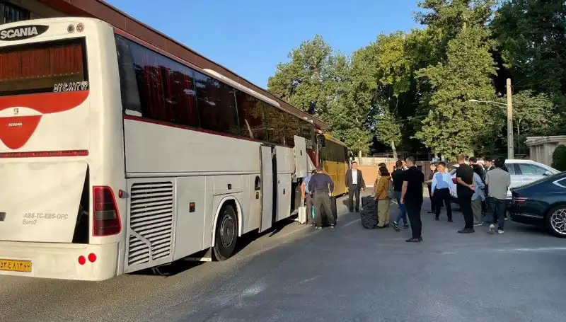 Şiraz'da Otobüs Faciası: 21 Can Gitti, Ülke Yası Tutuyor