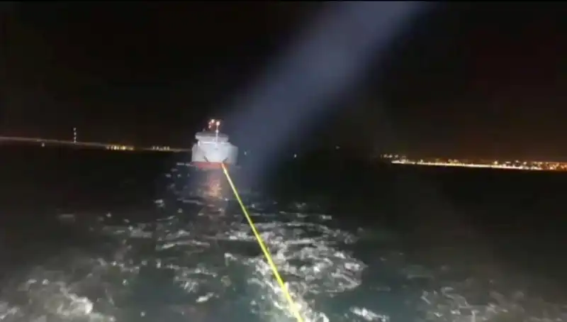 Çanakkale Boğazı'nda Gemi Arızası: Tarihi Sular Dahil Olmak Üzere Tüm Gözler Orada!