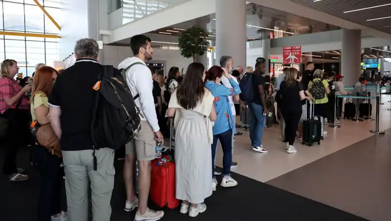İstanbul Havalimanı'nda Bayram Yoğunluğu: 1.642 Uçuşla Rekor Bekleniyor