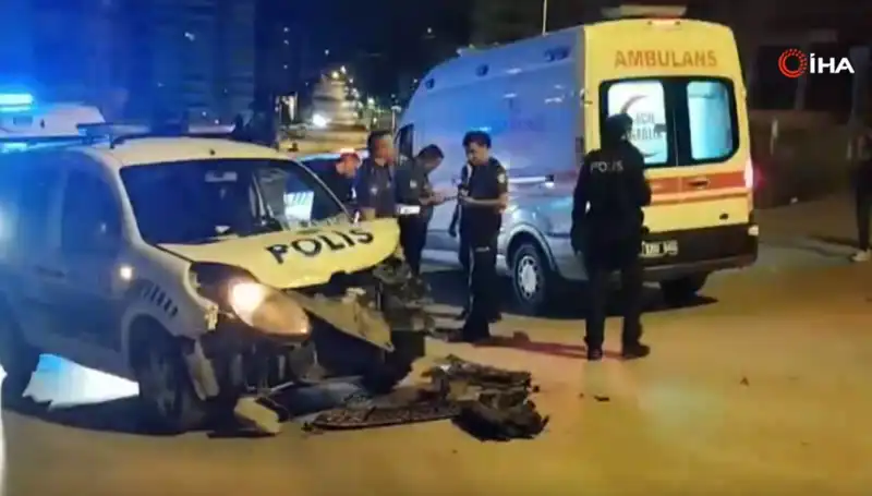 Ankara'da Hafif Ticari Araç ile Polis Aracı Çarpıştı: İlk Bilgiler Açıklandı