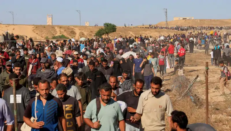 İsrail'in Gazze'de Açtığı Ateş: 15 Filistinli Hayatını Kaybetti, İnsani Yardım Bekleyenler İçin Ne Anlama Geliyor?