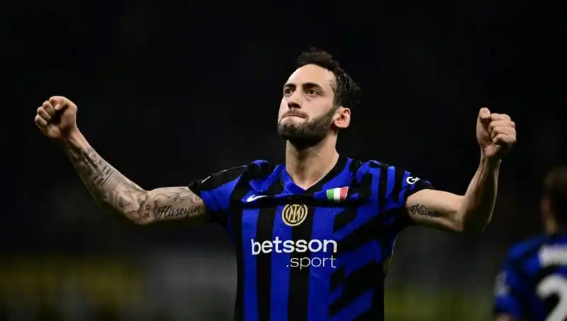 Hakan Çalhanoğlu Tatilde, Inter için Kritik Kamp Süreci Başladı!