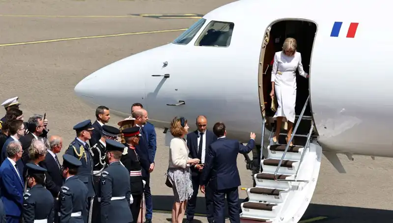 Eşi Brigitte Macron’un Elini Havada Bırakan Olayın Perde Arkası