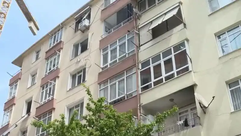 İstanbul’da Kolonları Patlayan 96 Dairelik Site Acil Tahliyeye Alındı
