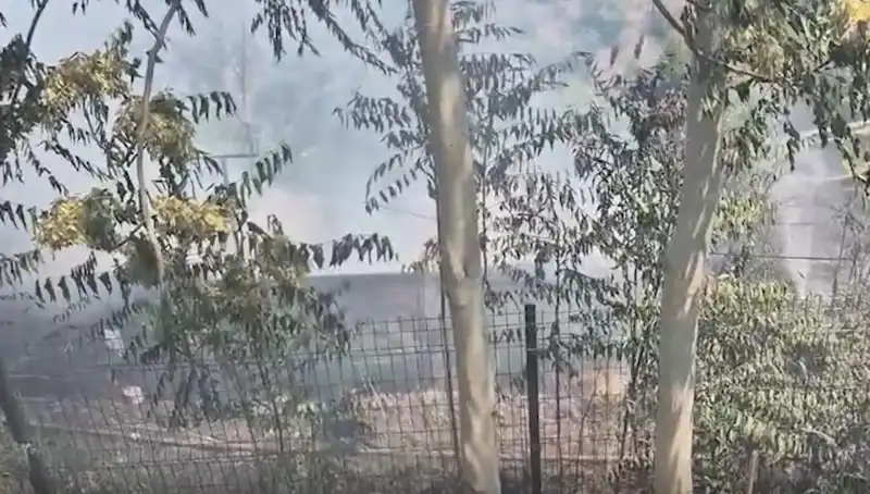 Sultangazi'de Otluk Alanda Yangın, Gecekonduya Sıçradı: Olayın Detayları