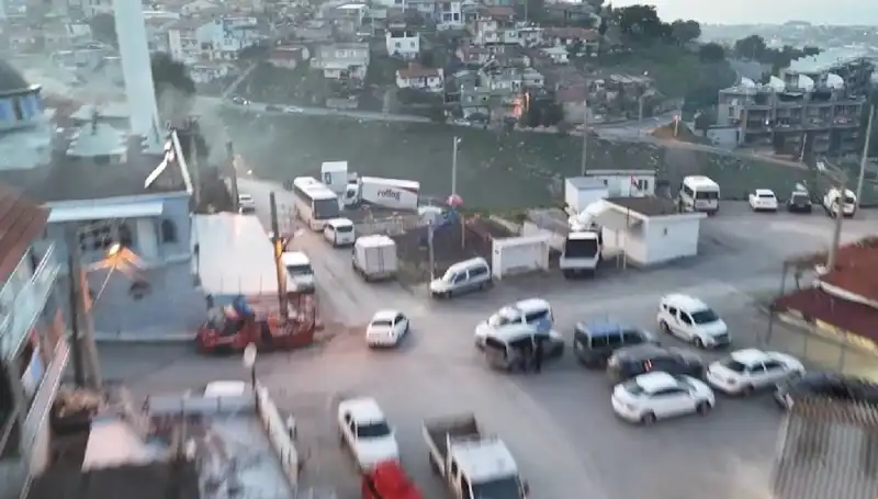 İzmir'de Şok Operasyon: 99 Gözaltı, Suç Şebekelerine Darbe