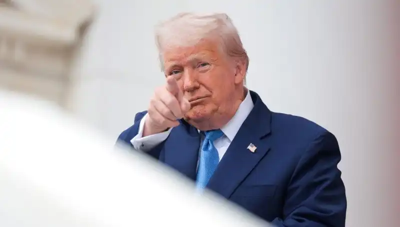 Adalet Bakanlığı'ndan Şok İddia: Trump ve Epstein Belgelerinde Kirli İlişki