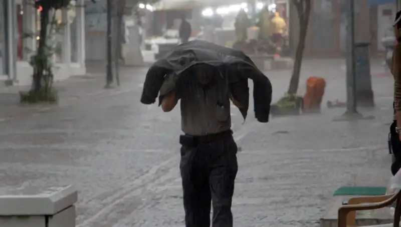 Türkiye'nin 25 İlinde Sarı Kodlu Uyarı: Kuvvetli Sağanak Geliyor!
