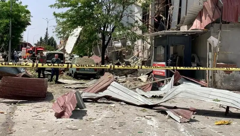 Gaziantep'te Fabrika Patlaması: Acil Durum ve Yaralılar Hakkında Son Gelişmeler