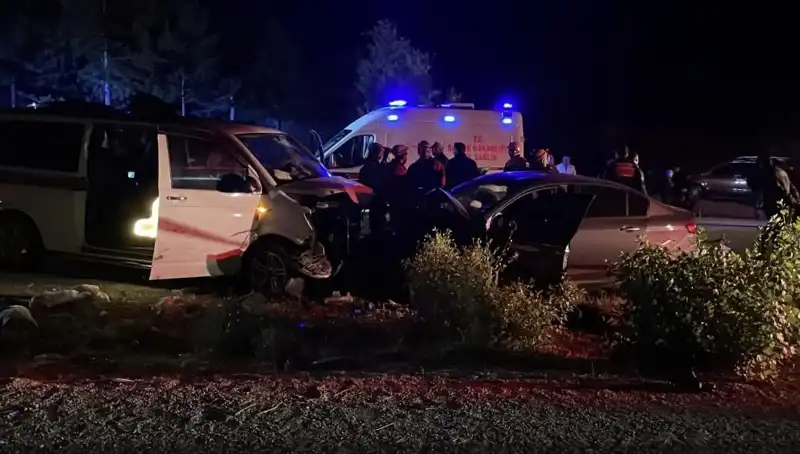 Ters Yön Faciası: Kafa Kafaya Çarpışma, Ölü ve Yaralılar Var