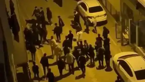 Esenyurt'ta Sopalı Kavga: Mahallede Gerilim Dolu Anlar Yaşandı